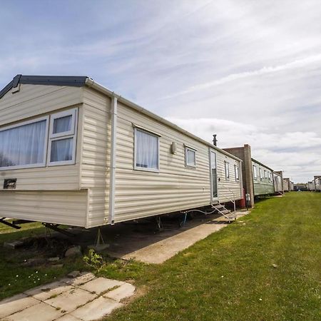 Superb 8 Berth Caravan Near Walton-On-The-Naze In Essex Ref 17175 ภายนอก รูปภาพ