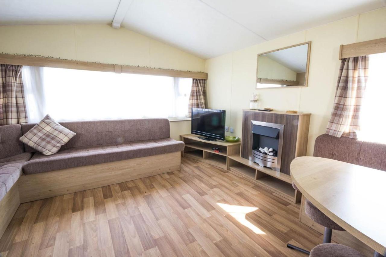 Superb 8 Berth Caravan Near Walton-On-The-Naze In Essex Ref 17175 ภายนอก รูปภาพ