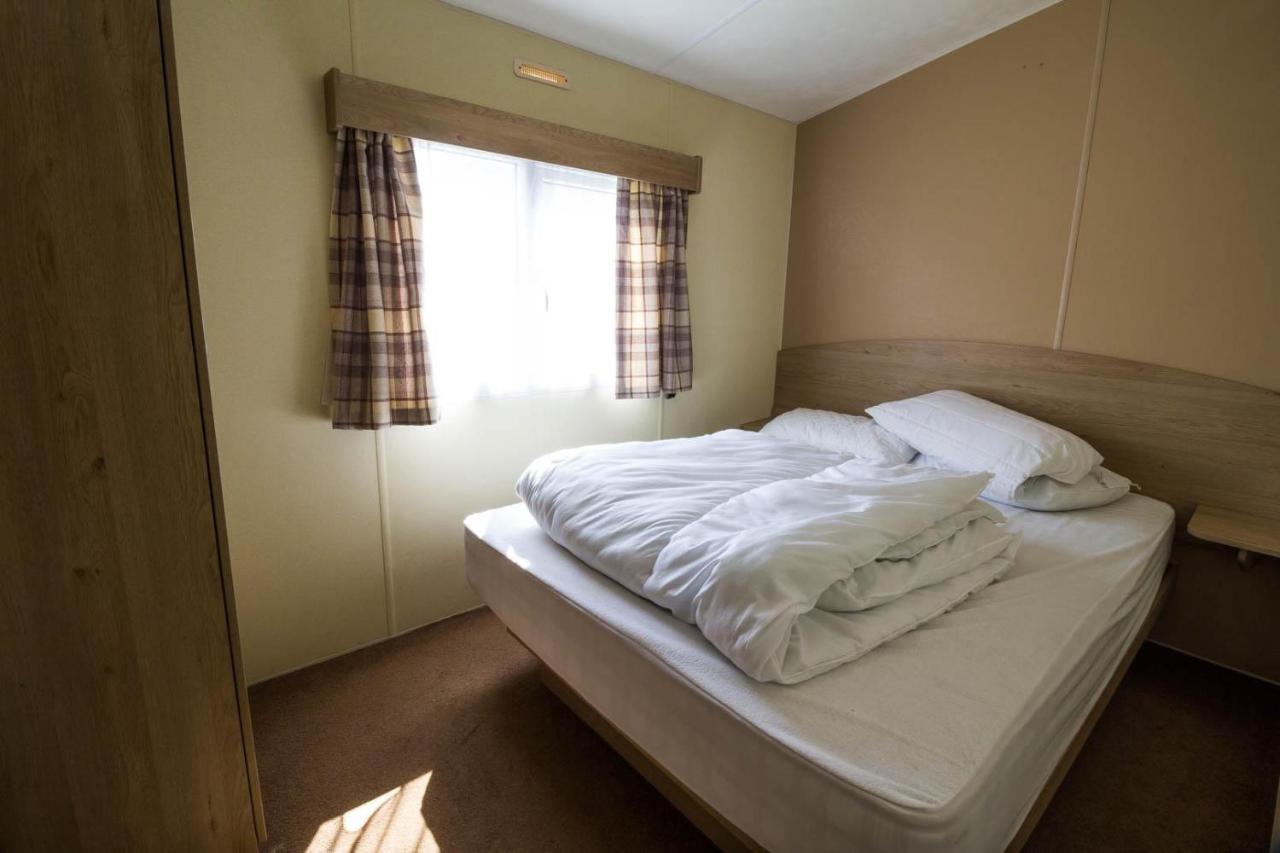 Superb 8 Berth Caravan Near Walton-On-The-Naze In Essex Ref 17175 ภายนอก รูปภาพ