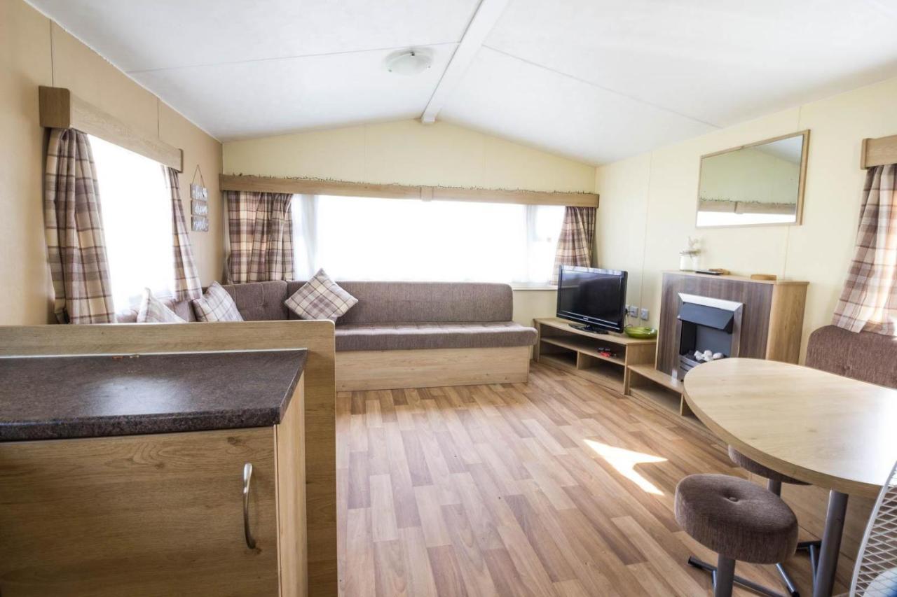 Superb 8 Berth Caravan Near Walton-On-The-Naze In Essex Ref 17175 ภายนอก รูปภาพ